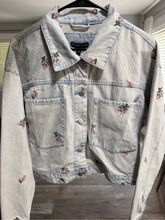 Sincerly Jules Jackets & Blazers - Sincerly Jules Light Wash Crop Denim Jacket with Pink Floral Embroidery (Medium)